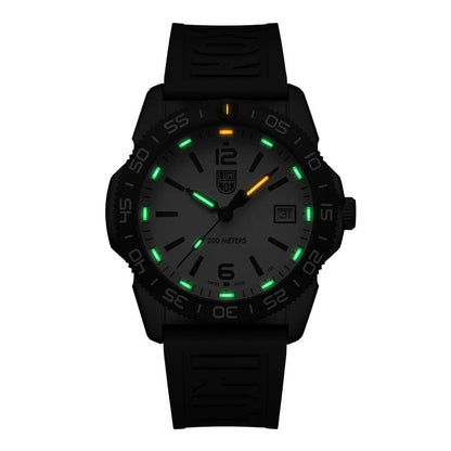 Luminox - Pacific Diver I Kolfiber & Gummi